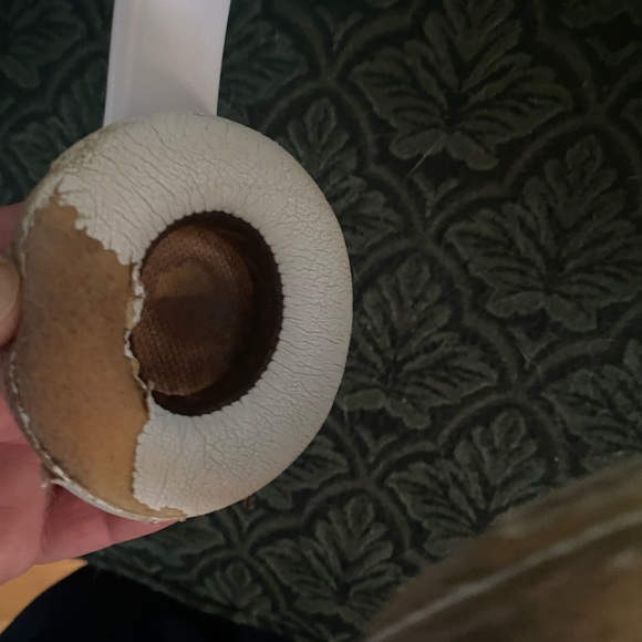 Beats Solo3 Wireless On-Ear Headphones - Rose Gold - Picture 8 of 10